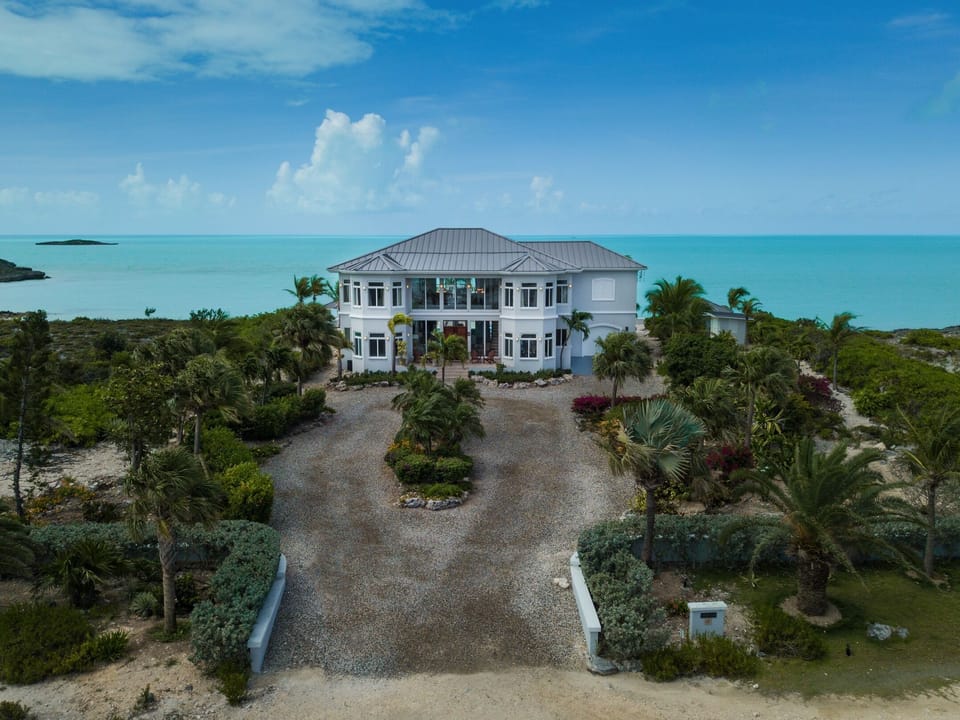 Amazing turtle tail property with no neighbors in sight!