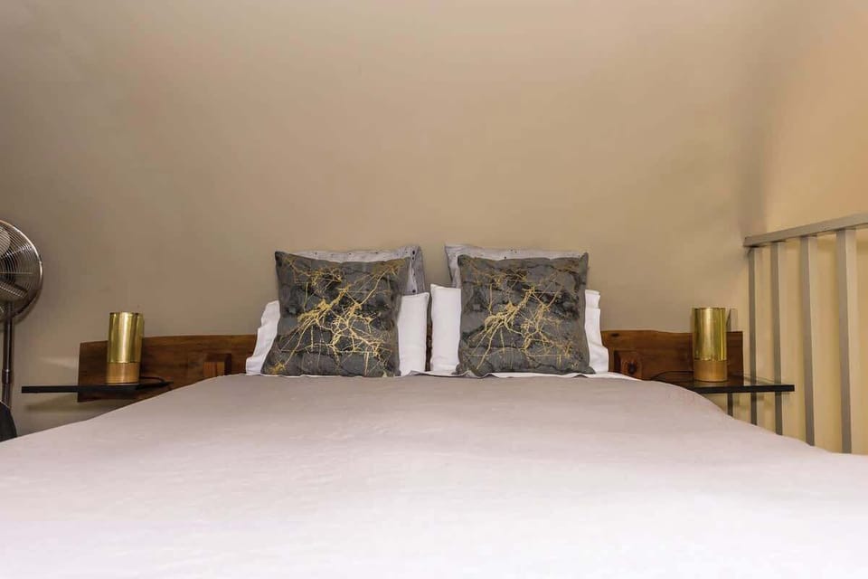 Loft Q/S bed