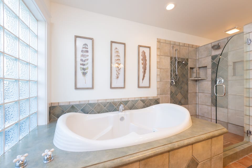 Giant soaking tub and dual-head shower!