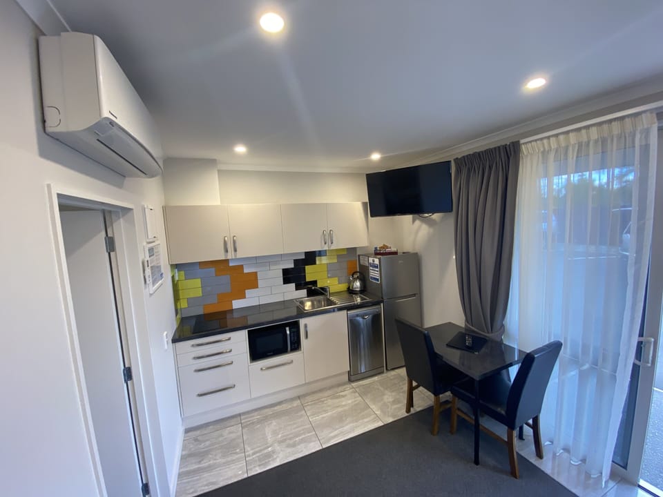 1-Bedroom Apartment | Private kitchen | Coffee/tea maker, fridge, microwave, stovetop