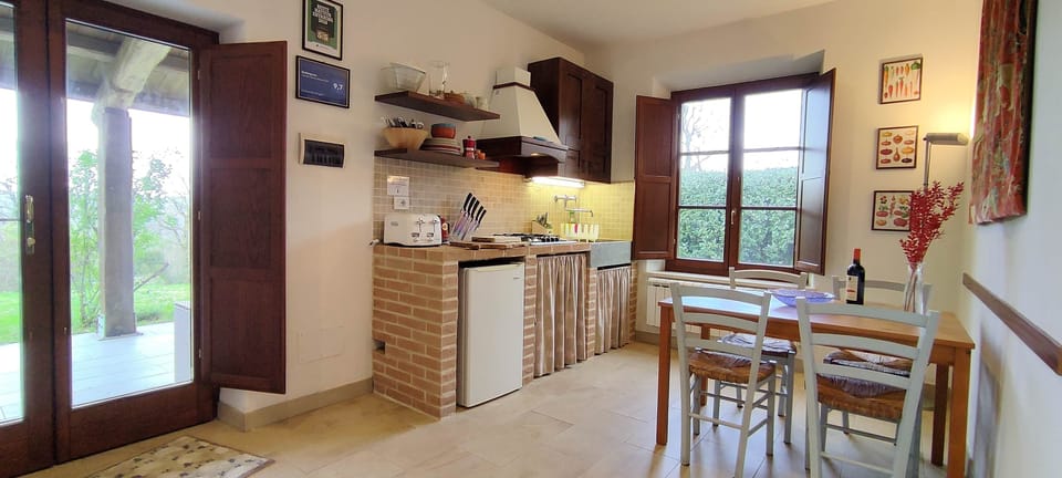 Kitchen corner & living room with glass doors opening onto the porticato