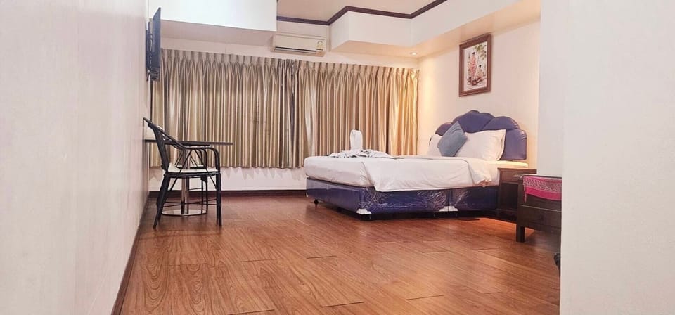 Standard Double Room | Minibar, in-room safe, free wired internet