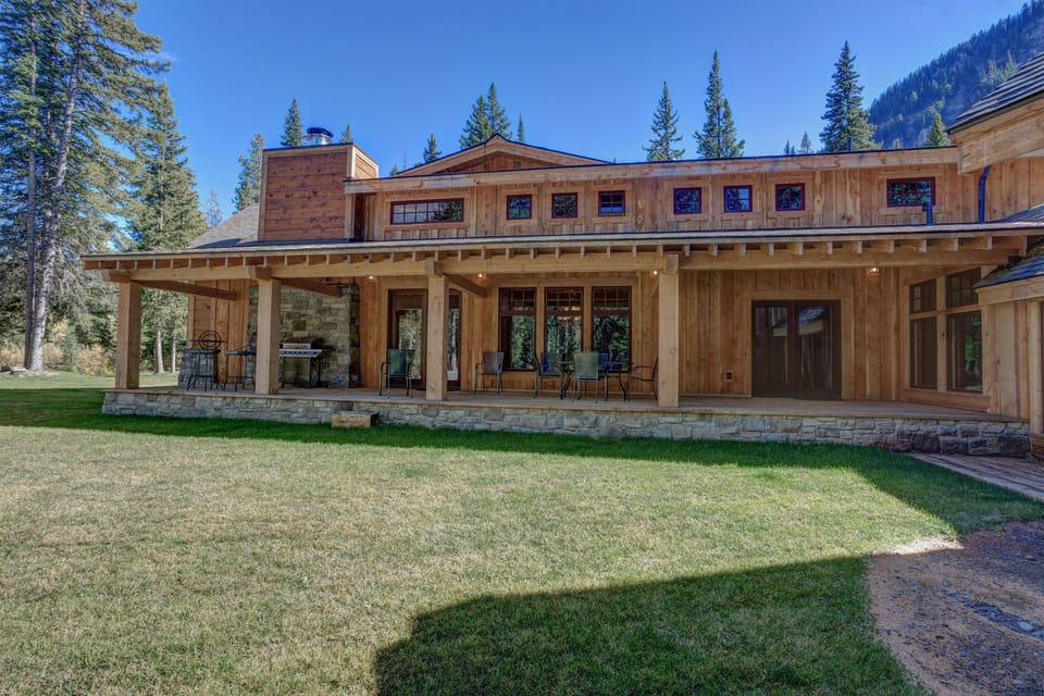 Deck facing the hot tub