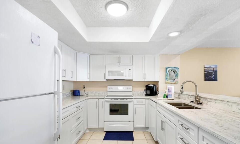 Updated full kitchen