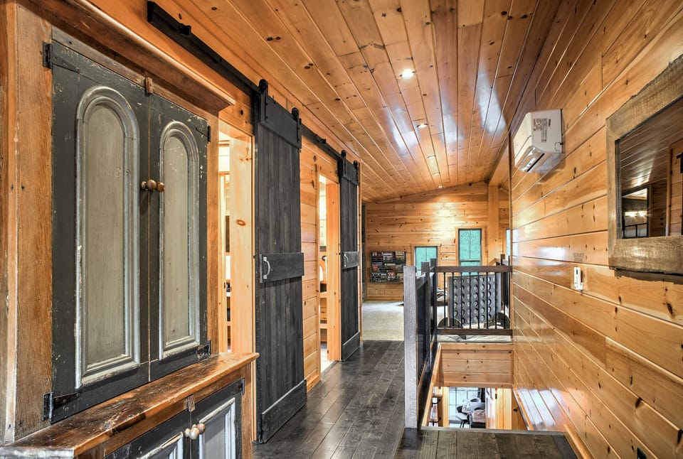 Upper Level Landing & Hallway