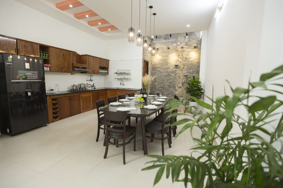 Luxury Villa, Non Smoking | In-room dining