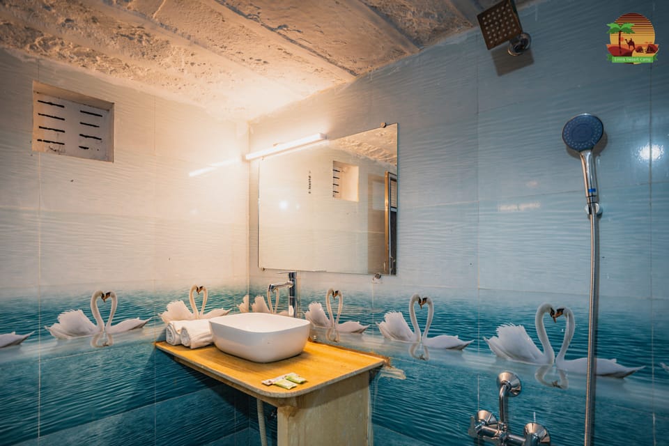 Luxury Tent | Bathroom | Shower, rainfall showerhead, free toiletries, slippers