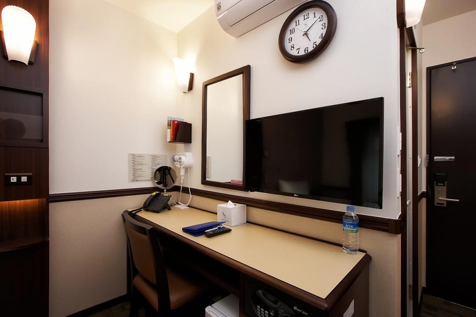 In-room safe, desk, iron/ironing board, free WiFi