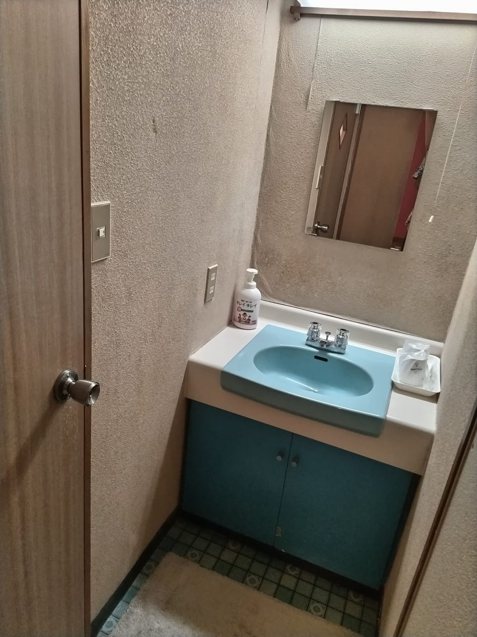 Free toiletries, hair dryer, slippers, bidet