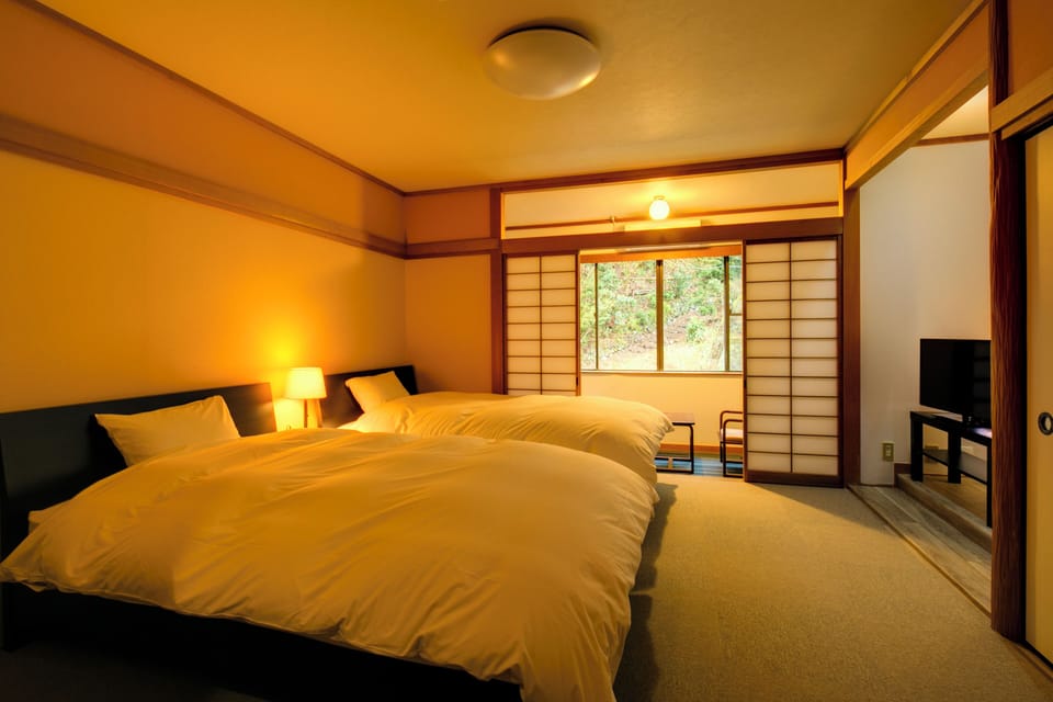 Western Style Twin Room, Non Smoking | Down comforters, in-room safe, bed sheets