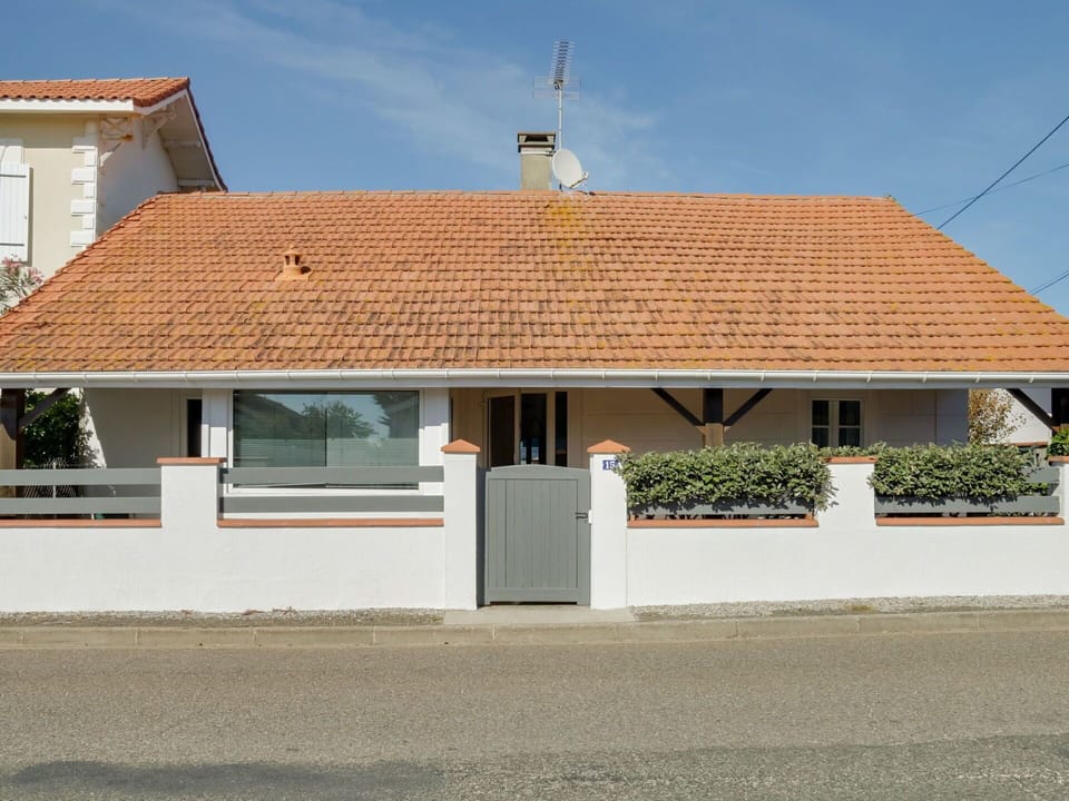 Property, House, Home, Building, Roof, Real Estate, Residential Area, Cottage, Sky, Facade