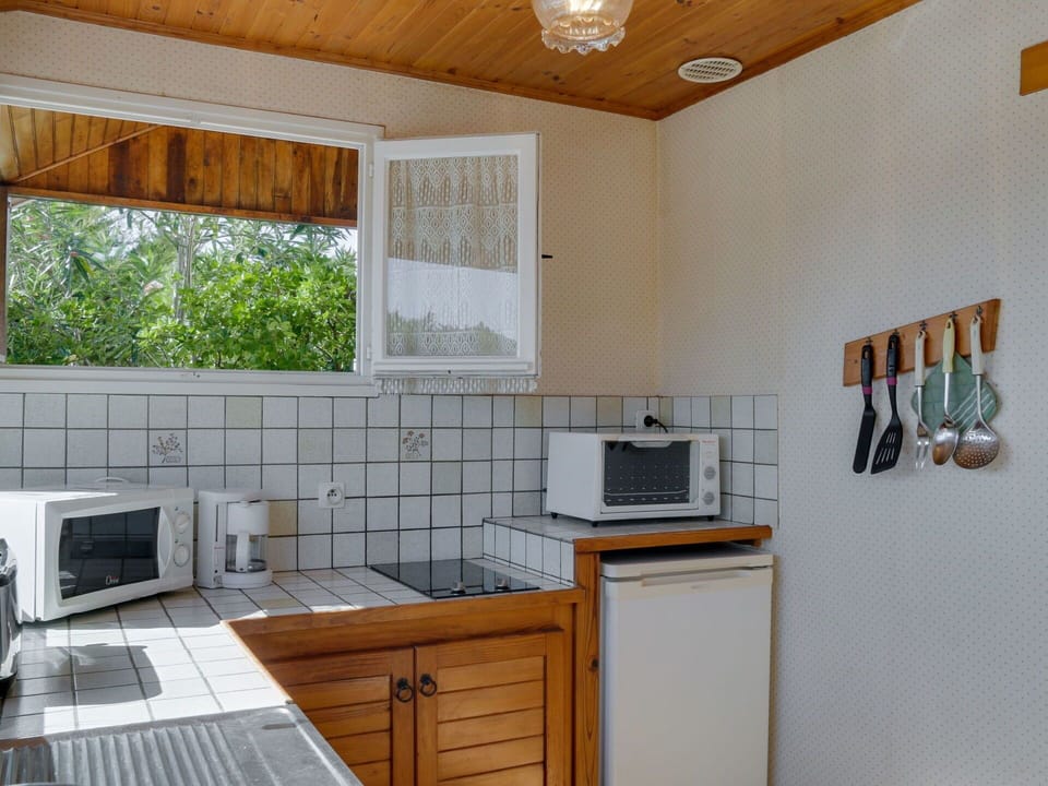 Room, Property, Countertop, Kitchen, Furniture, Building, Cabinetry, House, Interior Design, Home