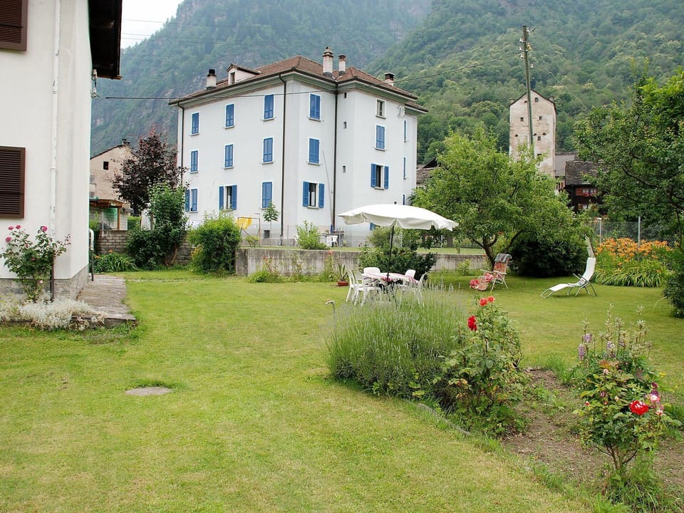 Property, Natural Landscape, House, Grass, Building, Estate, Lawn, Garden, Real Estate, Land Lot