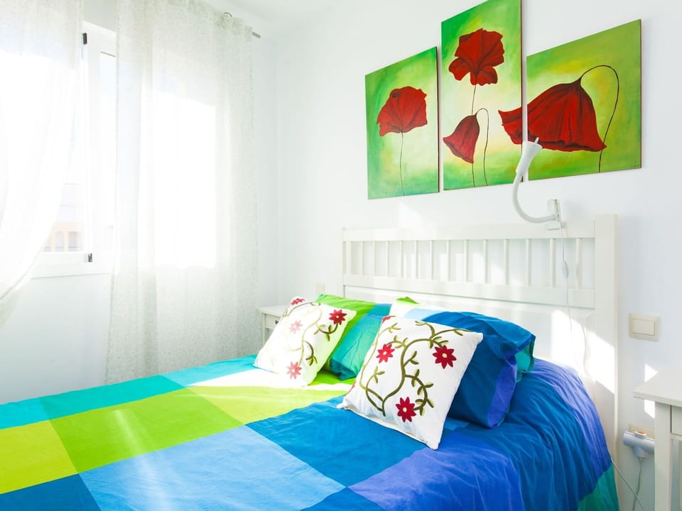 Bedroom, Room, Green, Bed, Furniture, Interior Design, Property, Bed Sheet, Turquoise, Wall