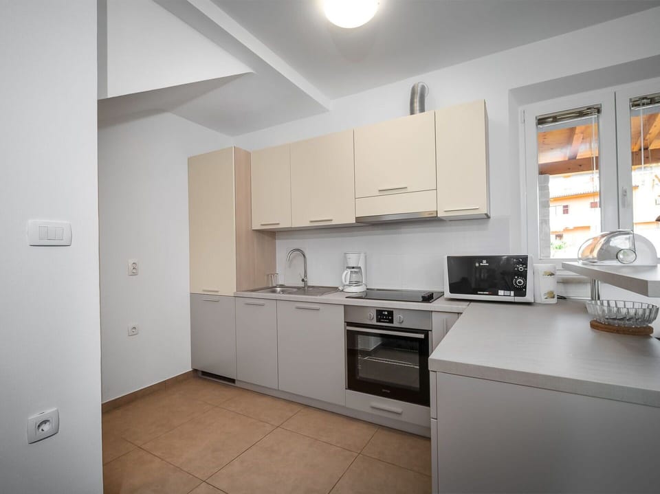 Property, Room, Furniture, Kitchen, Building, Interior Design, Cabinetry, Floor, House, Ceiling