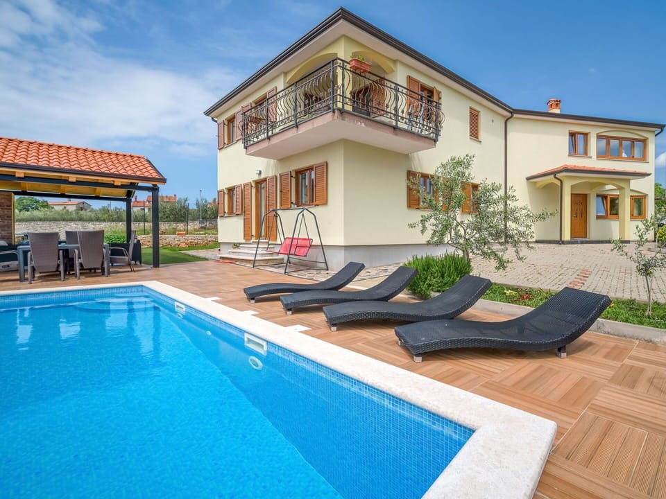 Property, Building, House, Swimming Pool, Real Estate, Home, Estate, Villa, Residential Area, Architecture