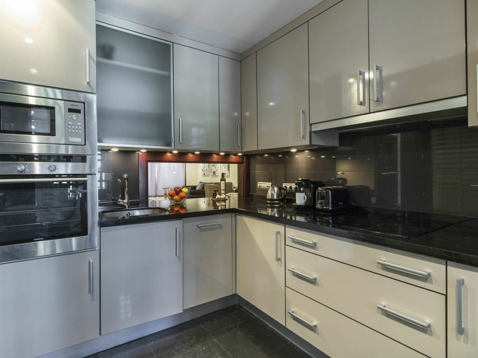 Cabinetry, Property, Countertop, Furniture, Kitchen Appliance, Tableware, Kitchen Stove, Wood, Kitchen, Home Appliance