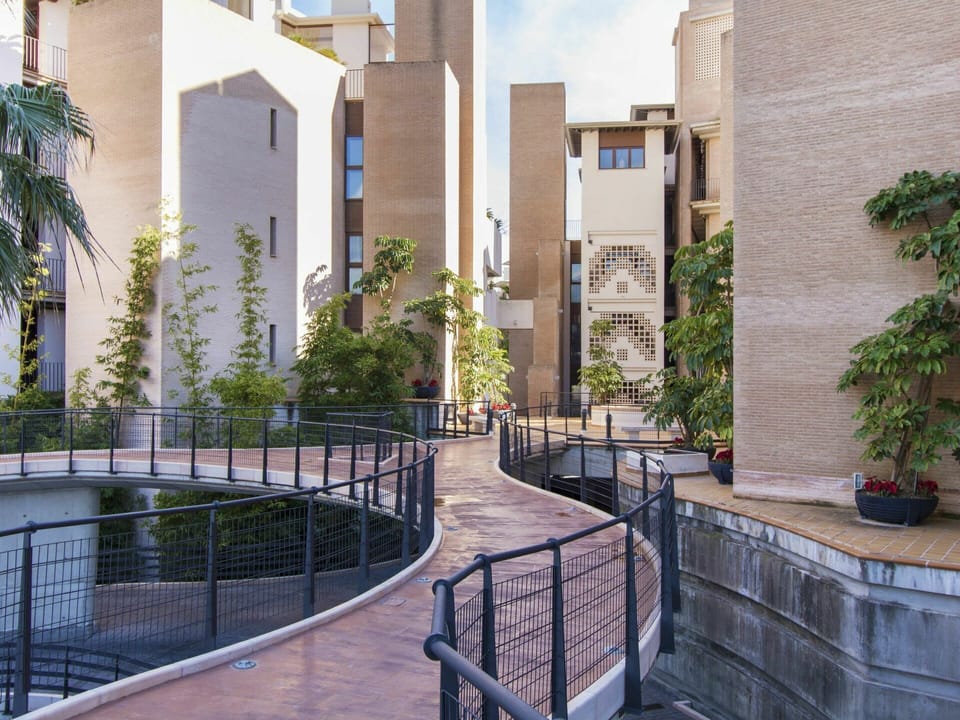 Plant, Building, Flowerpot, Urban Design, Sky, House, Residential Area, Road Surface, Public Space, Condominium