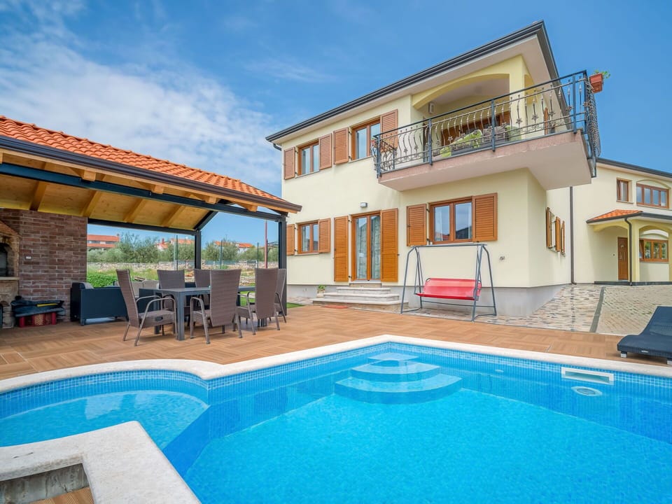 Property, Building, House, Swimming Pool, Real Estate, Home, Villa, Estate, Resort, Leisure