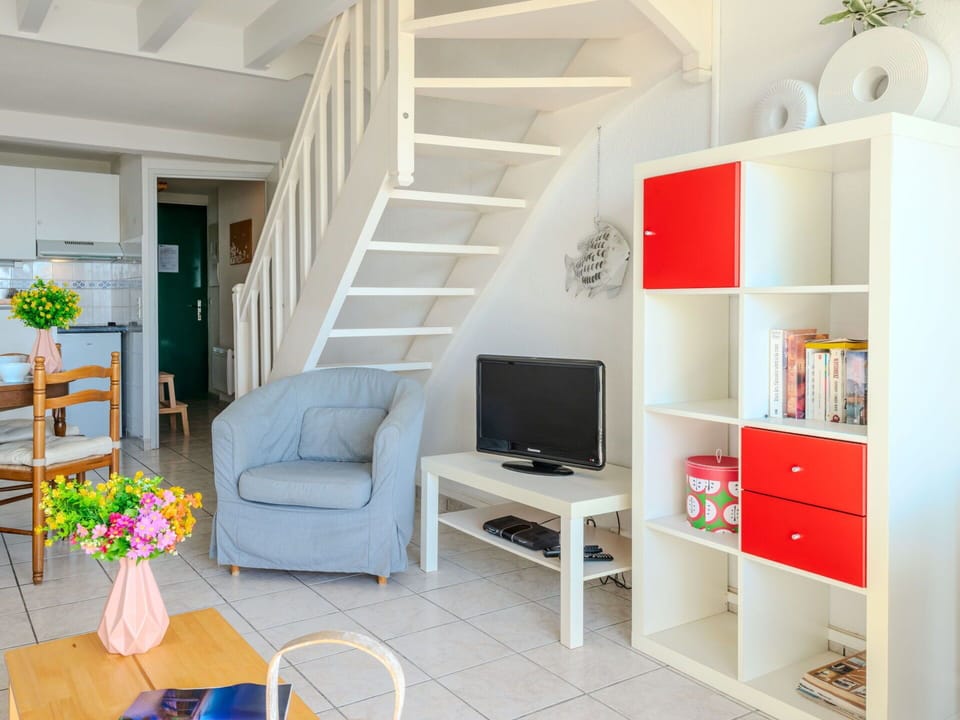 Furniture, Interior Design, Flooring, Floor, Chair, Table, Room, Apartment, Ceiling, Living Room