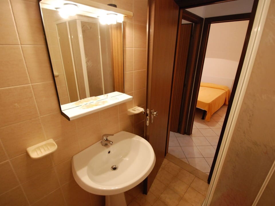Bathroom, Property, Room, Toilet, Plumbing Fixture, Tile, Bathroom Sink, Interior Design, Architecture, Sink