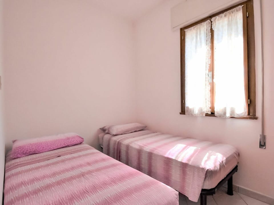 Bedroom, Bed, Furniture, Room, Bed Sheet, Property, Pink, Bed Frame, Interior Design, Bedding