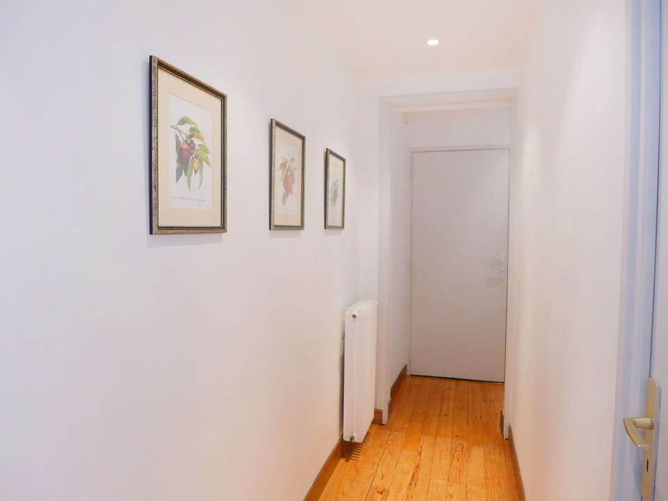 Property, Room, Building, Floor, House, Interior Design, Hardwood, Tourist Attraction, Art