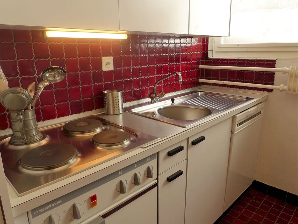 Countertop, Kitchen, Property, Sink, Major Appliance, Room, Kitchen Sink, Cabinetry, Kitchen Stove, Tile