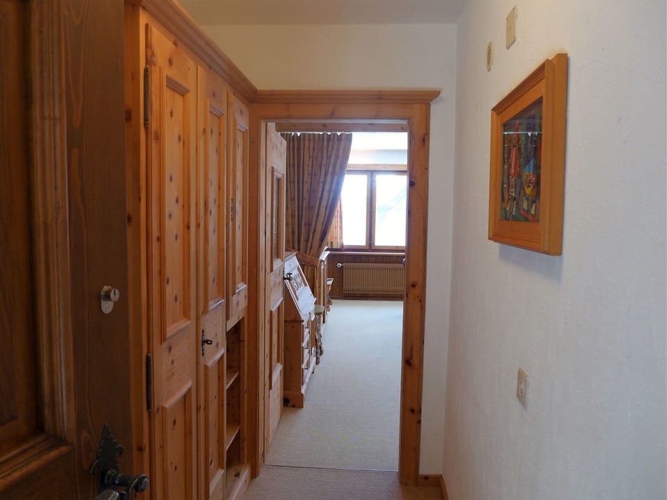 Room, Property, Floor, Building, Wood, Hardwood, Wood Stain, House, Ceiling, Real Estate