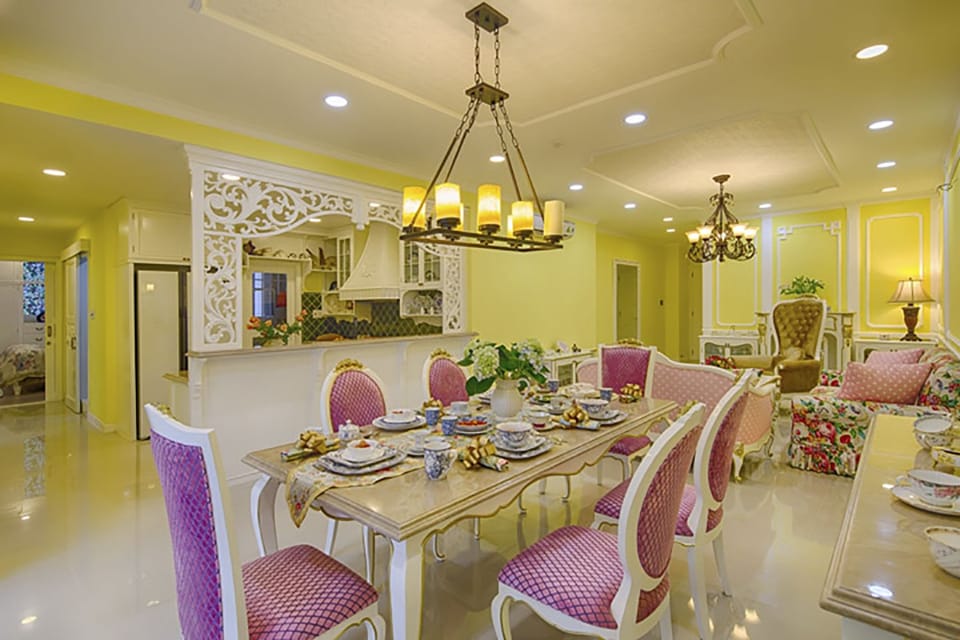 Luxury Apartment, 1 King Bed, Accessible, Non Smoking | In-room dining