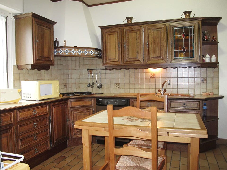 Furniture, Countertop, Cabinetry, Room, Kitchen, Property, Interior Design, Building, Hardwood, Floor