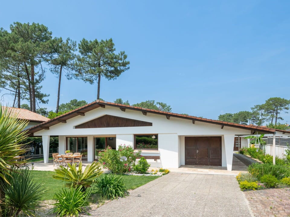 Building, Home, House, Shrub, Residential Area, Roof, Cottage, Land Lot, Door