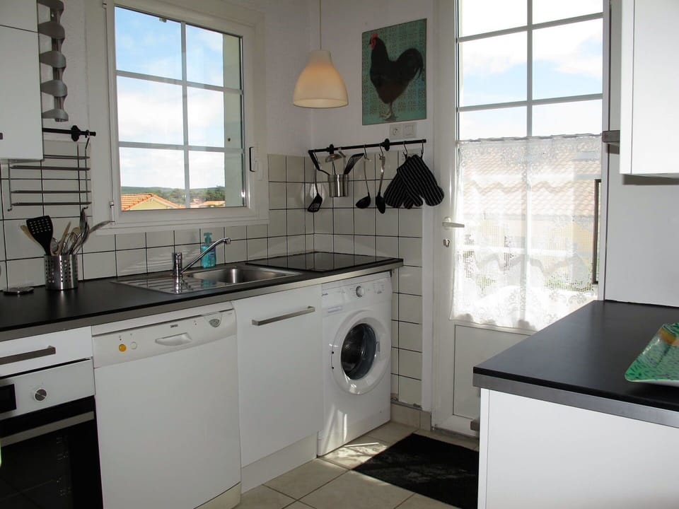 Room, Property, Kitchen, Countertop, Major Appliance, Building, Furniture, Interior Design, Cabinetry, House
