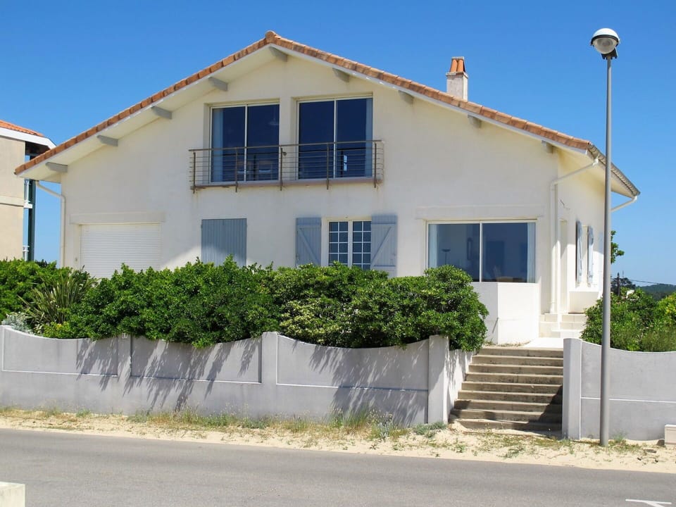 Property, House, Home, Residential Area, Building, Real Estate, Neighbourhood, Architecture, Facade, Cottage