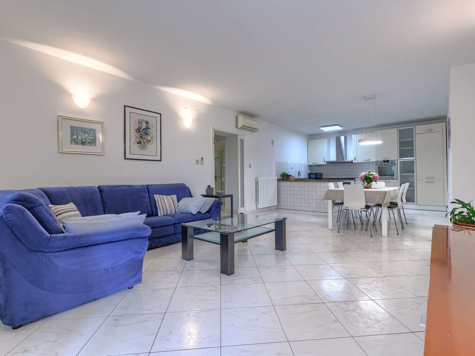 Furniture, Flooring, Interior Design, Floor, Couch, Ceiling, Table, Room, Living Room, Apartment