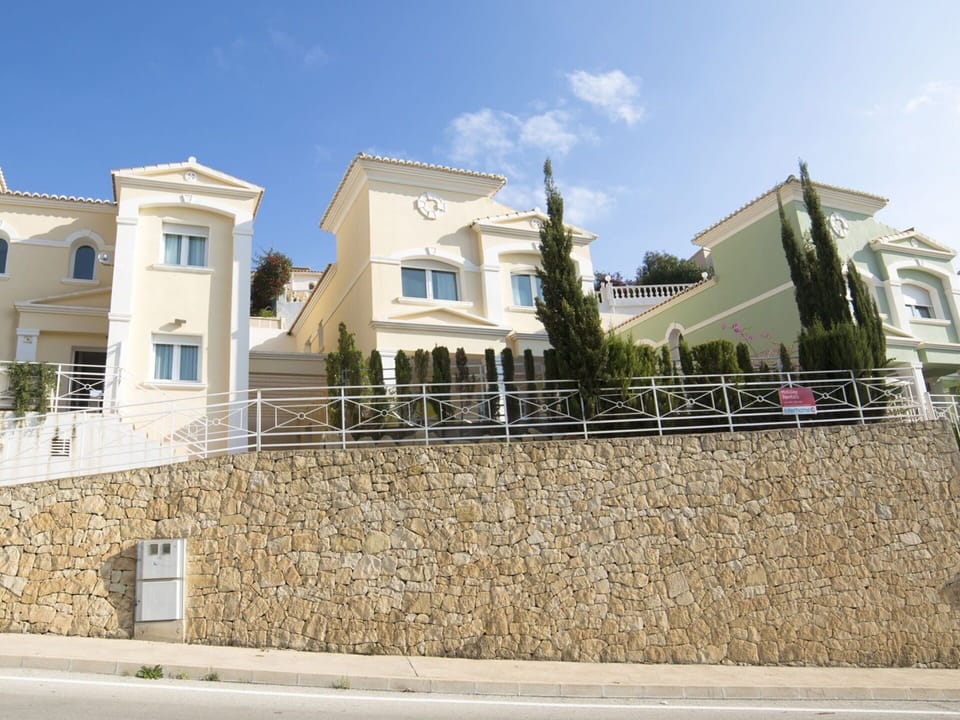 Property, Residential Area, Home, House, Real Estate, Building, Architecture, Neighbourhood, Wall, Apartment