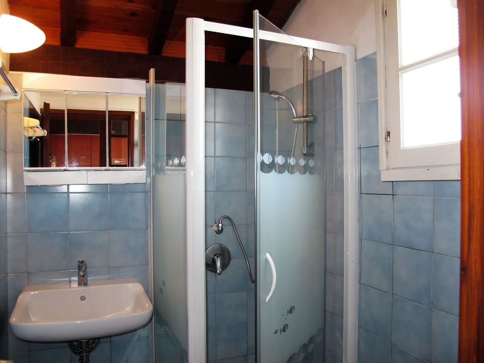 Bathroom, Property, Room, Plumbing Fixture, Architecture, Interior Design, House, Shower, Building, Door