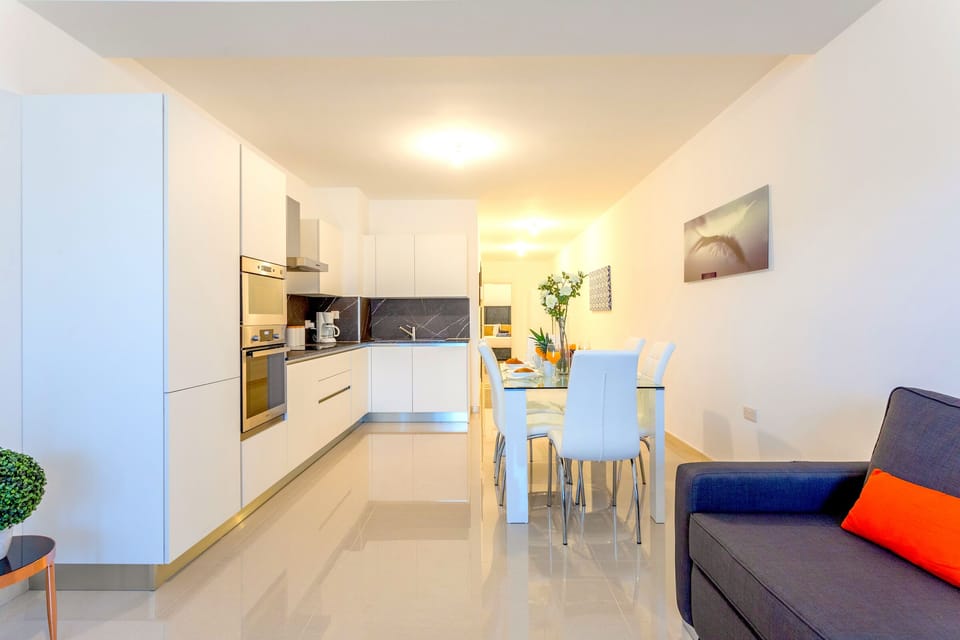 City Apartment (4068. Olivier) | Dining room