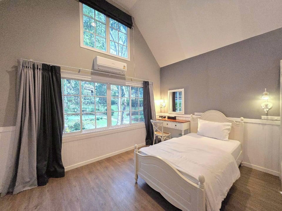 Family Room | Desk, bed sheets