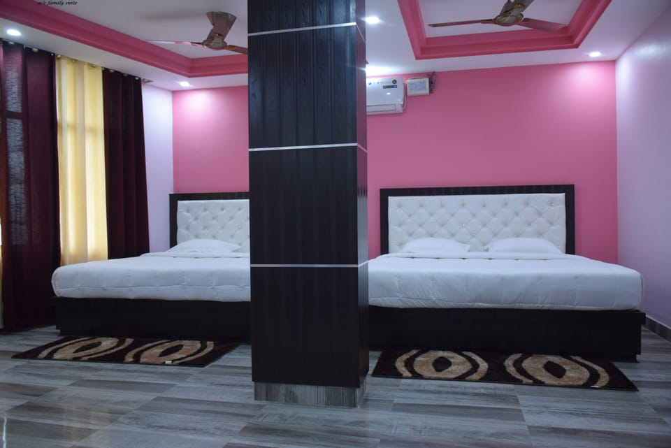 Deluxe Double Room, 1 King Bed, Non Smoking | 1 bedroom, soundproofing, free WiFi