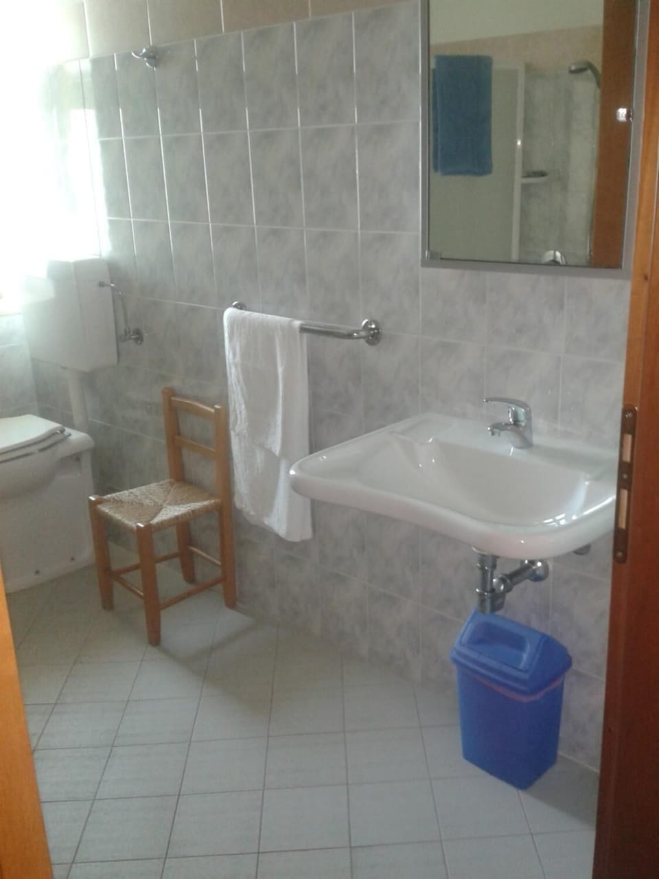 Shower, free toiletries, hair dryer, bidet
