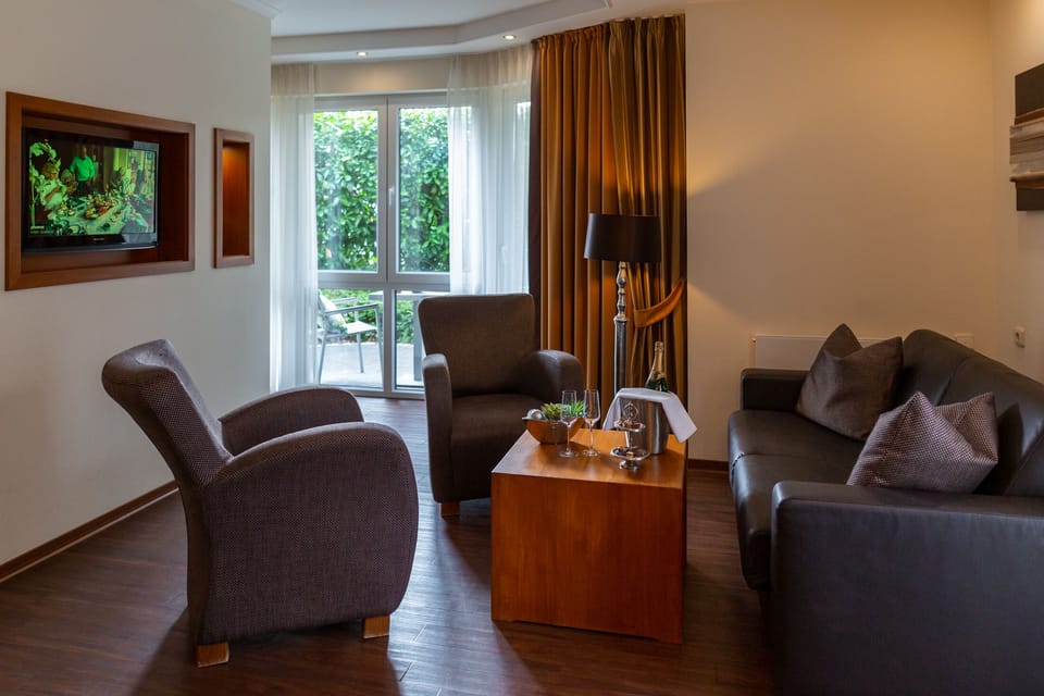 Luxury Double Room | Living area | Flat-screen TV