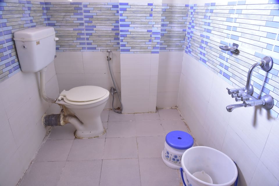 Standard Non AC Room | Bathroom amenities | Shower, hydromassage showerhead, free toiletries, towels