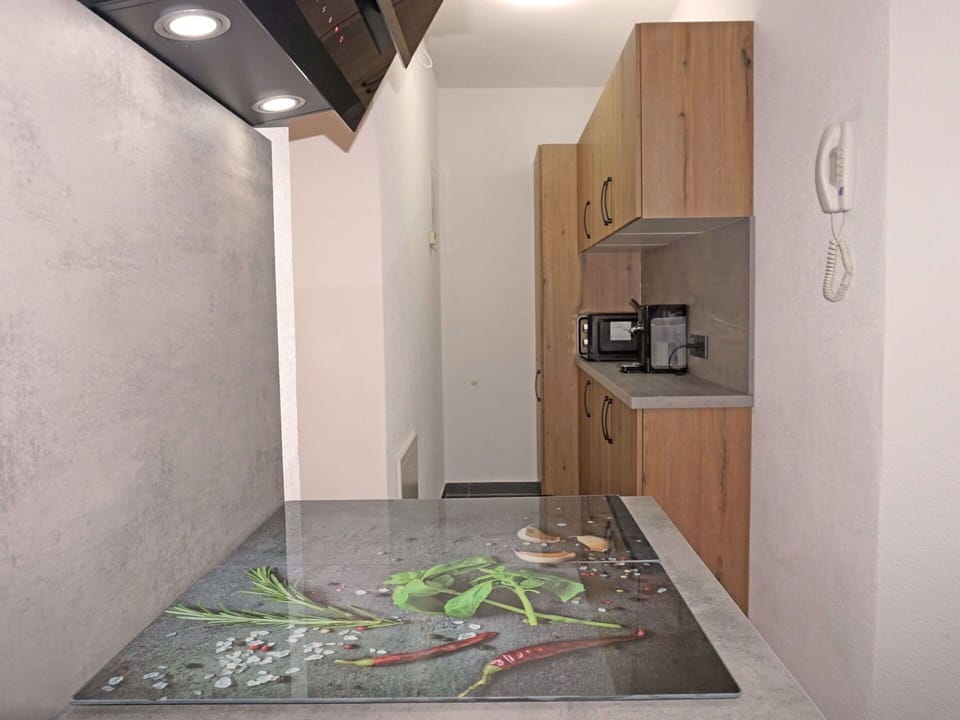 Cabinetry, Wood, Building, Flooring, Interior Design, Floor, Wall, Hardwood, Kitchen, Home Appliance