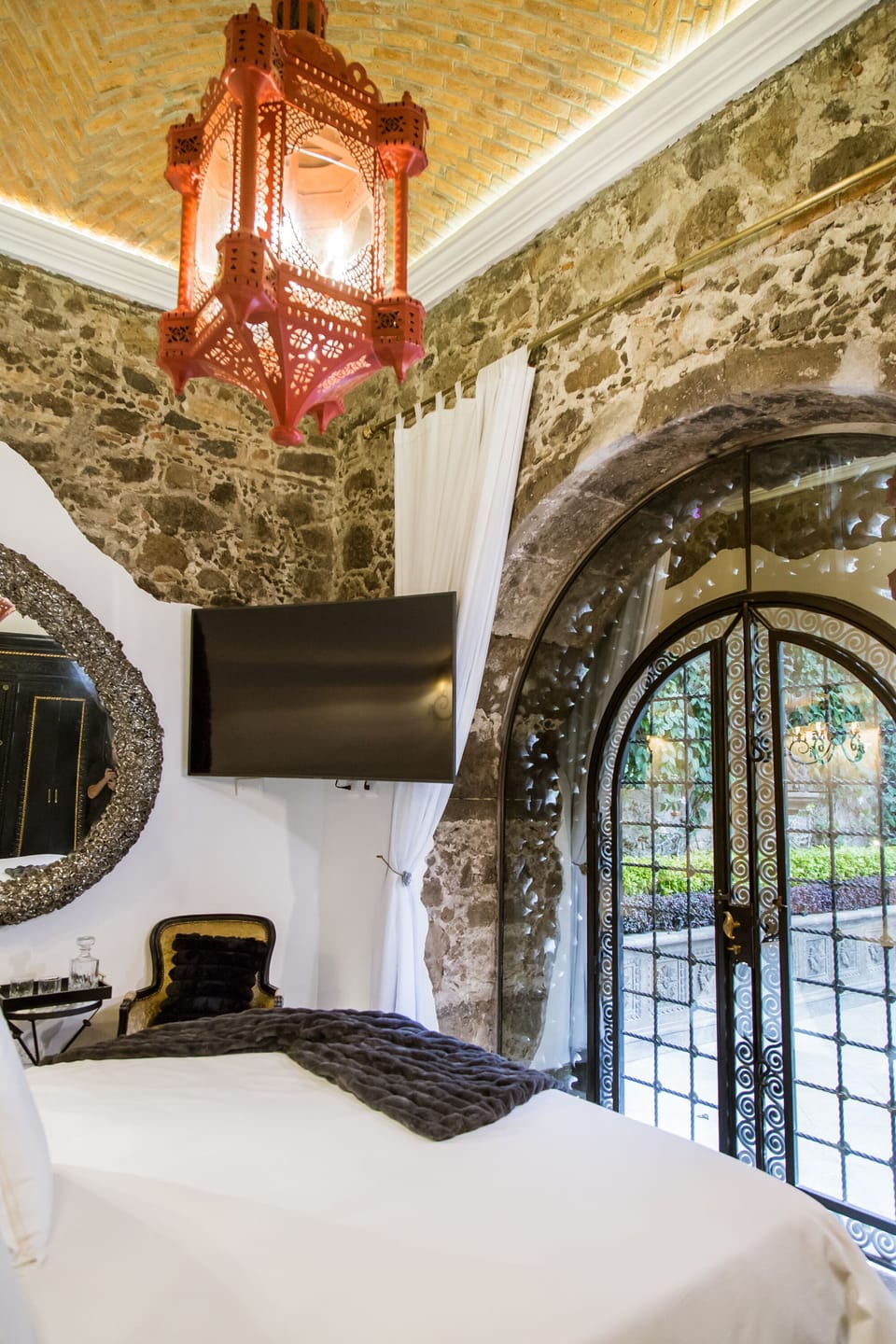 Deluxe Room, 1 King Bed, Non Smoking | Premium bedding, down comforters, Select Comfort beds, minibar
