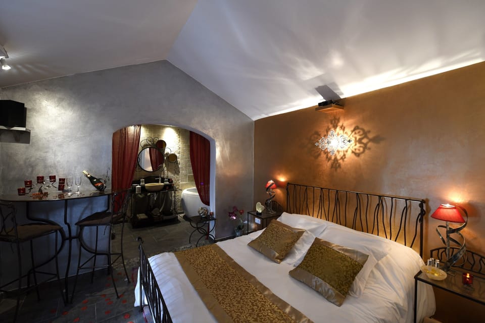 Romantic Suite | Free minibar, individually decorated, individually furnished