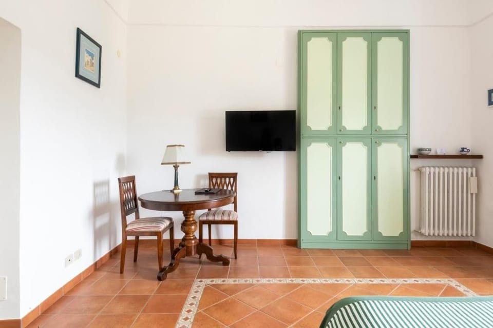 Double Room, Courtyard View | Dining