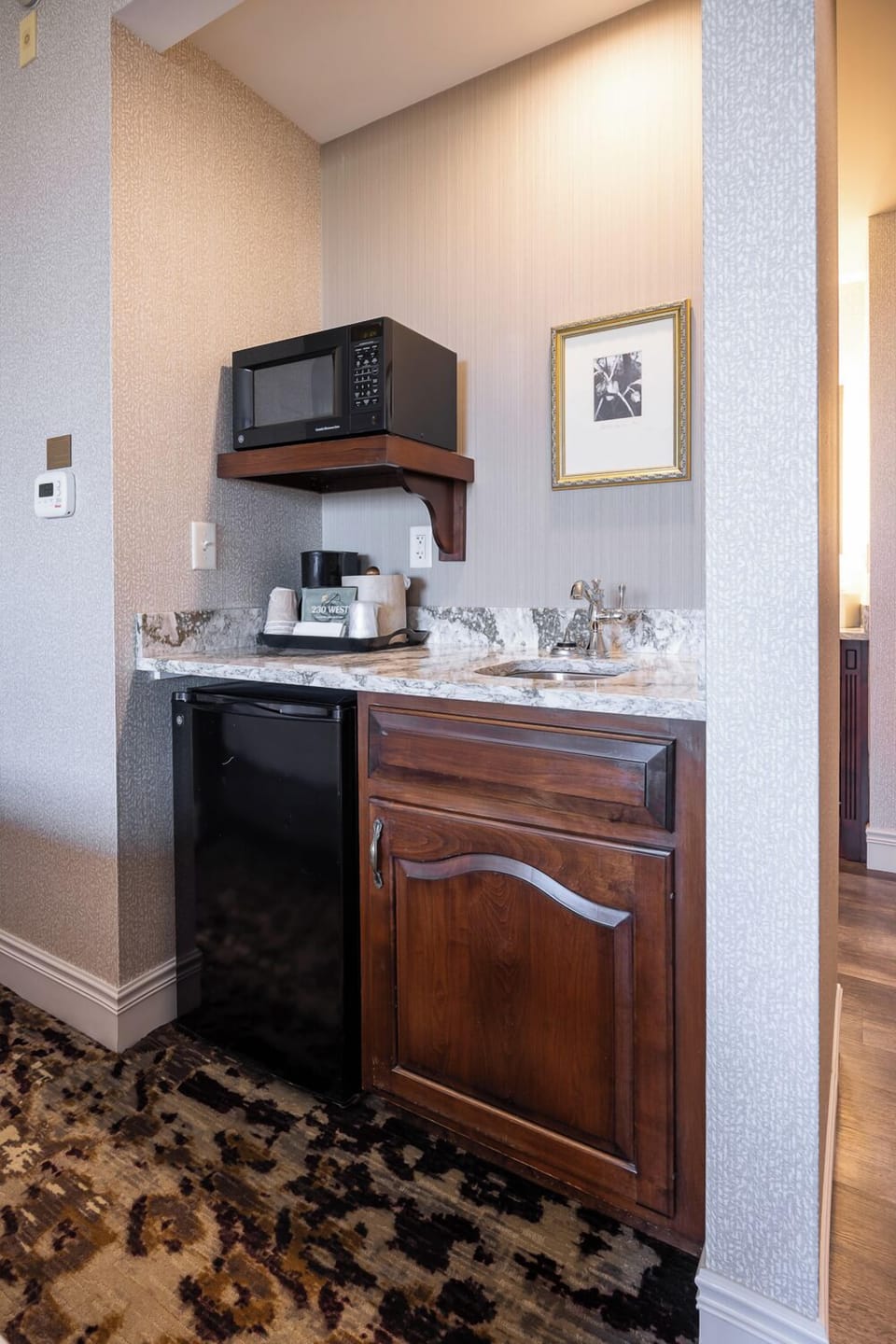 Deluxe Room, 2 Queen Beds, Bathtub, Garden View | Private kitchenette | Fridge, microwave, coffee/tea maker