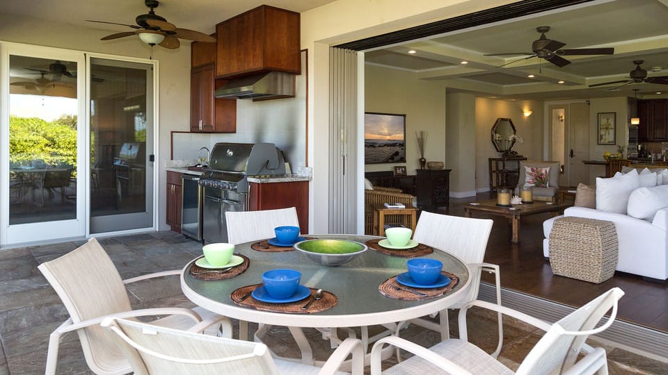 Wrap-Around Lanai with Outdoor Dining - 2 tables that seats 8 total