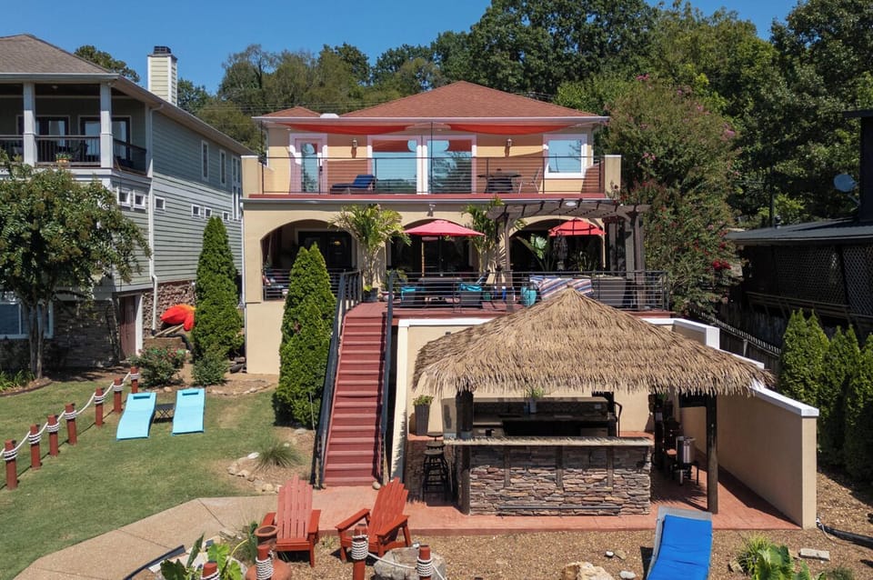 GUYS, COME ON NOW OUTDOOR TIKI HUT IS THE PLACE TO BE, FULL OUTDOOR KITCHEN